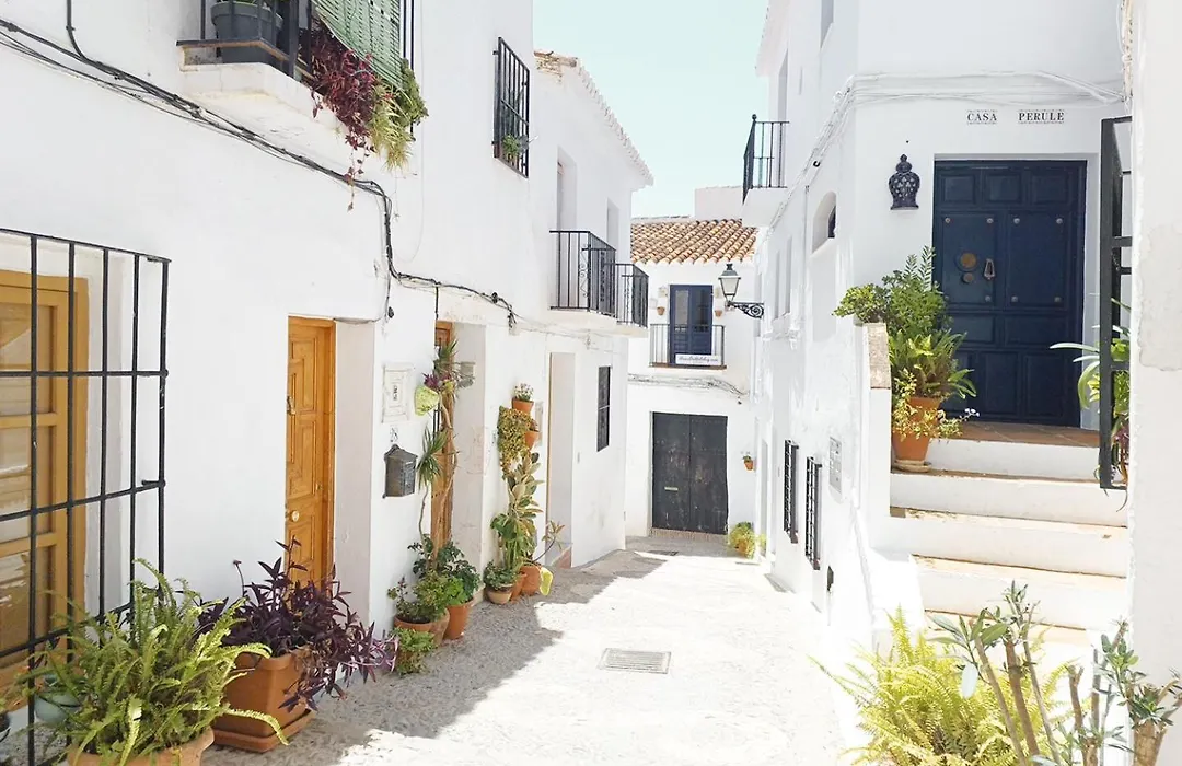 Las Pizarrillas: tu hogar en este blanco pueblo-1