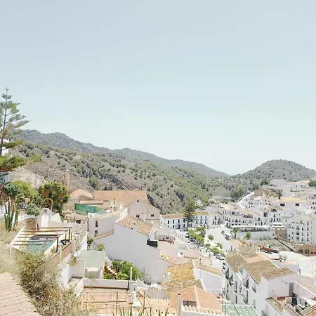 Las Pizarrillas: tu hogar en este blanco pueblo-3
