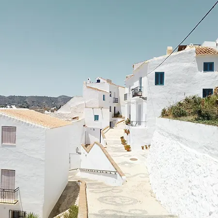 Las Pizarrillas: tu hogar en este blanco pueblo-2